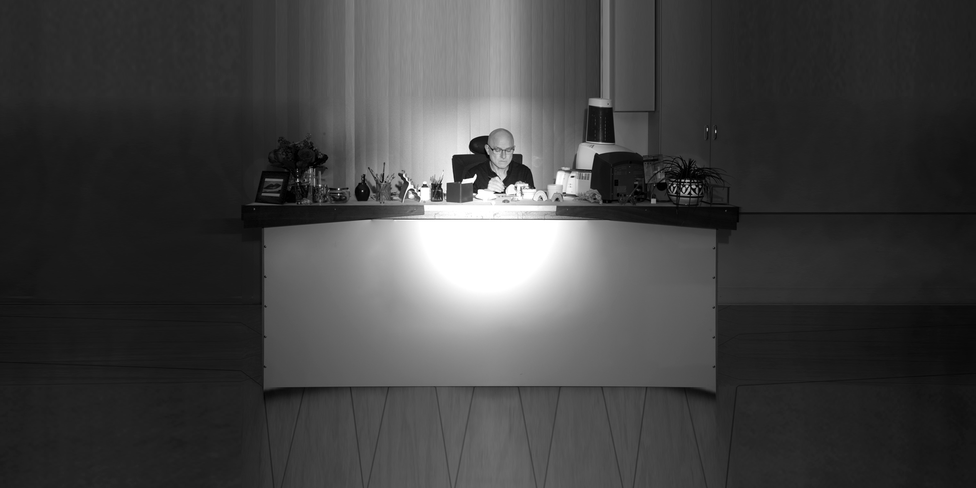 _RCW1790-ceramic-desk-in-ron winter of fabulous teeth @ seaside dental laboratory & clinic Takapuna Auckland New Zealand .jpg